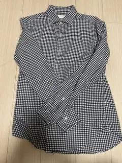 黒と白のチェック柄 長袖シャツ