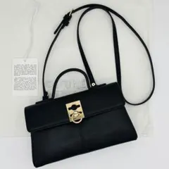 cafune カフネ
Vネックオーバーサイズデニムジャケット 神奈川の皆様、横浜初のカフネ POP UP がスタートしました