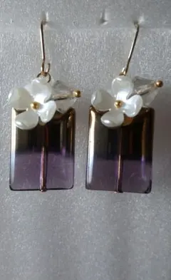 限定1点　紫ピアス　レクタングルピアス　ハンドメイドピアス　花ピアス　他色も可能