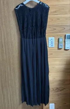 ロングプリーツワンピース