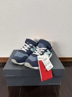 New Balance ネイビー スニーカー