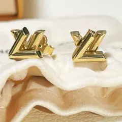 美品❤︎ルイヴィトン M01621 ピアス GO-14 LVロゴ ゴールド 付属有