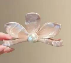 フラワーモチーフ ヘアピン ベージュ・ホワイトマーブル