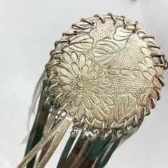 032302 アンティーク　金工　燻銀色　線彫　菊　ビラ　平打ち　かんざし　簪