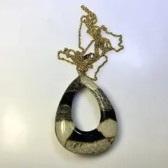 ドロップ型ペンダント ネックレス