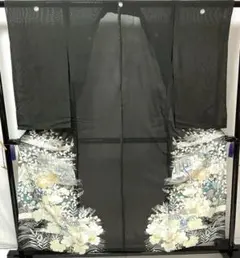 ※b532 正絹　夏着物絽　黒留袖　アンティーク　銀駒刺繍　花刺繍　銀彩　バチ衿のサムネイル