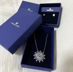 新品同様 SWAROVSKI スワロフスキー クリスタル ネックレス 青 箱付き