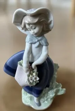 リヤドロ LLADRO 少女像『きれいな花ばかり』 - メルカリ