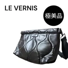 【極美品】LE VERNIS ブラック ショルダーバッグ　キルティングバッグ