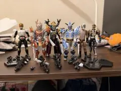 装動 仮面ライダー セイバー ストリウス ズオス レジエル クウガ セット