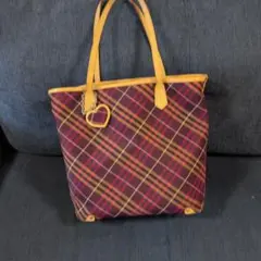 バーバリー　Burberry　トートバッグ　ノバチェック　パープル　チャーム付きのサムネイル