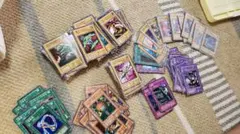 遊戯王 デュエルモンスターズ 初期カード　まとめ売り　シール等おまけ付き