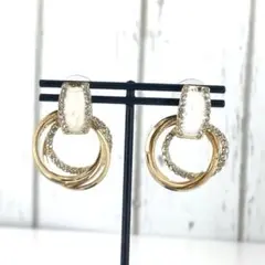 P-047 ♡ ゴールド 横向き 四連 フープ ピアス ♡ ラインストーン