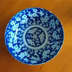 時代伊万里焼 ベロ藍で描かれた優美な花の染付大鉢ボウル 骨董古美術