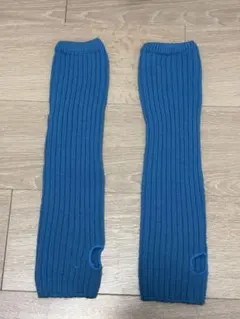 青いリブ編みアームウォーマー 指穴付き