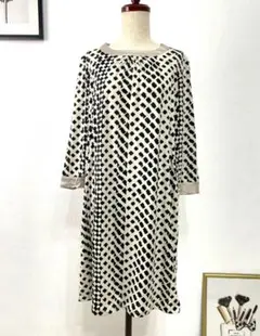 【新品】CECI OU CELA　上品モード柄ワンピース　快適素材　高性能 40のサムネイル
