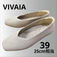 ビバイア　パンプス　フラット　Vカット スクエア ベージュ