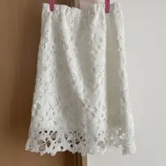 alicia ページボーイ花柄　パンチングタイトスカートのサムネイル