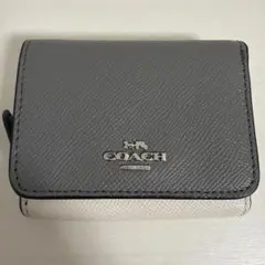 coach コーチ　三つ折り　ミニ財布　ホワイト　グレー　レザー　コンパクト