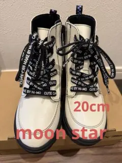 美品◾️ホワイトブーツ20cmのサムネイル