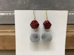1297. ピアス フロッキービーズ グレー　アクリルビーズ レッド☆