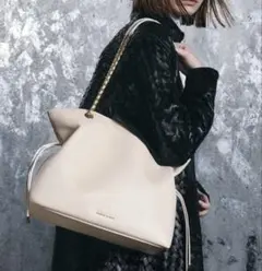〈新品〉CHARLES & KEITH アリヤトートバッグ 白