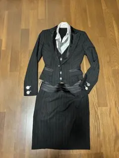 ブラックストライプスーツ（ベスト・ネクタイ付き） S