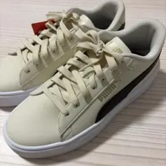 PUMA スニーカー ベージュ　未使用のサムネイル