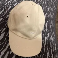 ベージュキャップ 刺繍ロゴ付き 調整可能