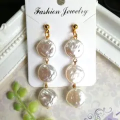 ホワイトパール ドロップピアス/イヤリング(ハンドメイド)