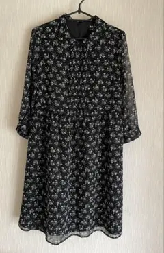 【新品未使用】ユニクロUNIQLO★フラワープリント襟付きワンピース
