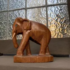 手のひらサイズ木彫りの象さん