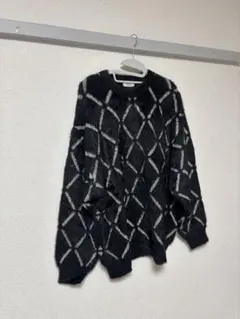 オーバーサイズニットセーター 黒と白のダイヤモンドパターン