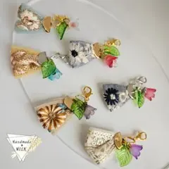 カラフルなインド刺繡リボンとくすみカラーのお花が可愛い＊コロンとチャーム