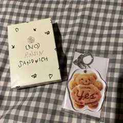 ノーレーズンサンドイッチ　クマのアクリルキーホルダー