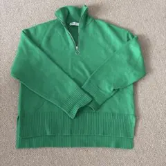 グリーンニット