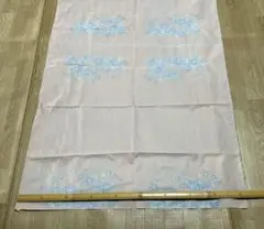 165昭和レトロ　薄いピンクの生地 バラ　約92×190 未使用品　汚れ有