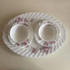 ノリタケスタジオコレクションのプレート２枚とティーカップ＆ソーサーセット2客