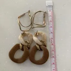 カジュアルピアス2セット（ベージュ、ブラウン、ゴールド）