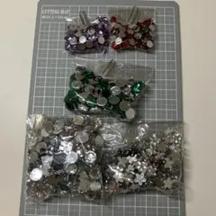 デコレーションパーツ セット さまざまな色と形　キラキラ　デコ　ハンドメイド