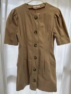 ベージュ　膝上丈　ミニワンピース