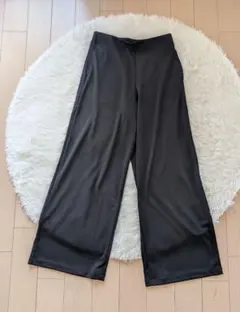 UNIQLO　クレープジャージーストレートパンツ　黒　Mサイズ　ゆったり