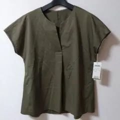 SALE【UVケア】23区 未使用タグ付 スキッパーブラウス カーキのサムネイル