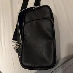 黒 合成皮革 ボディバッグ