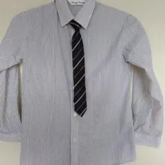 130 ネクタイ付きシャツ