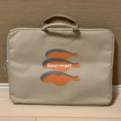 ノートPCバック セイコーマート ファンブック シャケ柄A4マルチポーチ