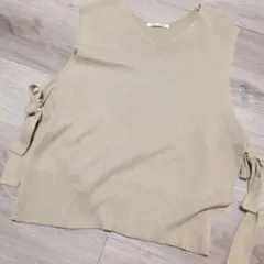 RETRO GIRLベージュ Vネック ニットベスト サイドリボン付き