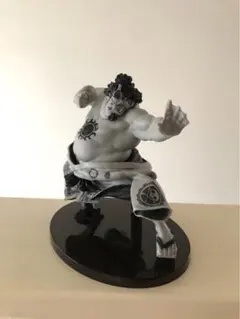 ONE PIECE プライズ　BWFC 麦わらの一味　ジンベエ　モノクロカラー