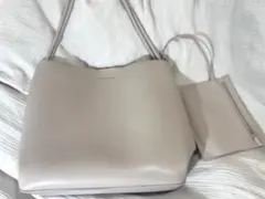 Charles&Keithグレー レザー ショルダーバッグ