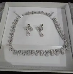 STELLA BRIDAL ネックレスとイヤリングセット